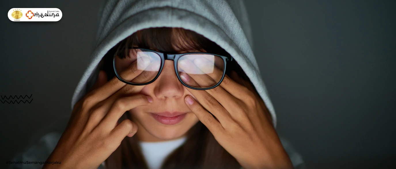 artikel kesehatan Menghadapi Digital Eye Strain: Kenali Computer Vision Syndrome dan Temukan Solusinya!